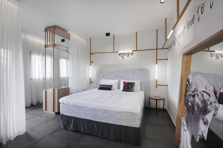 room 102 - 01